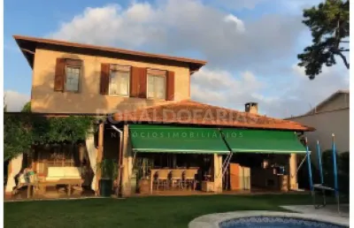 Sobrado a venda  com 3 suítes na região de interlagos