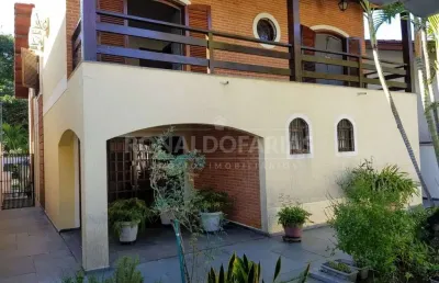 Casa à venda em interlagos com 3 dormitórios, 1 suíte e 4 vagas de garagem