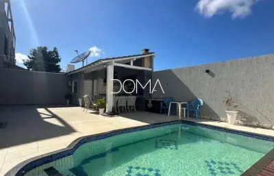 Casa independente em bairro nobre em cabo frio! piscina e área gourmet.