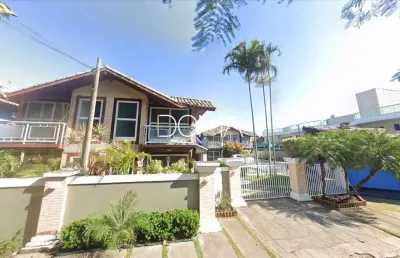 Casa duplex - em condomínio com piscina e espaço gourmet