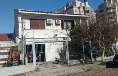 Casa com 4 quartos à venda na rua professor demophilo xavier, 93, glória, porto alegre por r$ 750.000