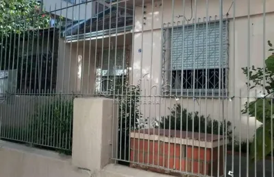 Casa com 3 quartos à venda na rua doutor oscar bittencourt, 117, menino deus, porto alegre por r$ 692.000