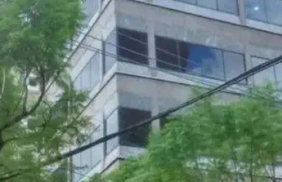 Sala comercial à venda na rua tobias da silva, 22, moinhos de vento, porto alegre por r$ 670.000