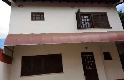 Casa com 4 quartos à venda na rua visconde do herval, 1320, menino deus, porto alegre por r$ 1.600.000