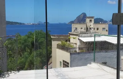 No bairro do ingá residência em meio da natureza com vista indevassada.
