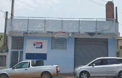 Salão comercial com 02 casas. excelente localização!