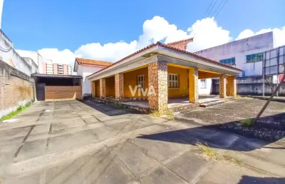 Casa com terreno comercial com  1.898 m² de área total na av. 13 de maio