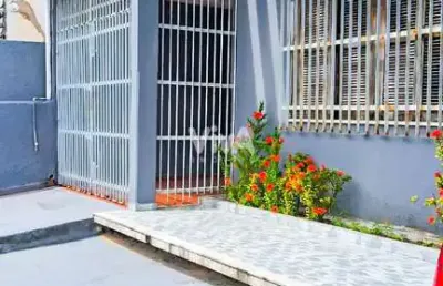 Casa com 3 quartos à venda na Rua Jaime Benévolo, 1540, Fátima, Fortaleza