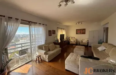 Apartamento com 150m² de área útil, 3 dormitórios sendo 1 suíte, 2 vagas