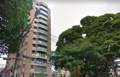 Apartamento com 300m² de área útil, 5 vagas, amplo living, 4 suítes.