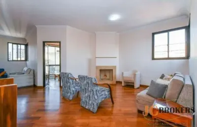 Apartamento com 200 m² de área útil, 4 quartos sendo 2 suítes, 4 vagas