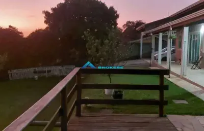 Chácara c/ 3 dorms sendo 1 suíte, total de 1.100 m², aceita permuta de menor valor campo limpo pta