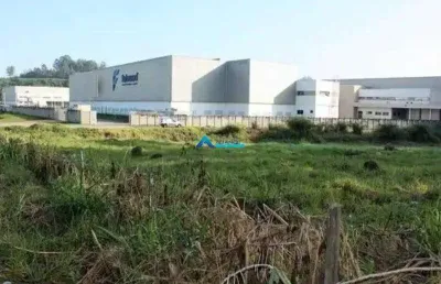 Lote de 10.400 m², relativamente plano, localizado no distrito industrial de jundiaí.