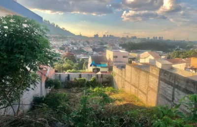 Terreno c/ 262 m², parte alta do bairro com vista livre, topografia em declive, bairro vila maringa, jundiaí - sp