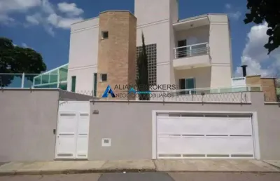 Casa à venda de esquina com 3 dormitórios e piscina , jardim pacaembu, aceita permuta.