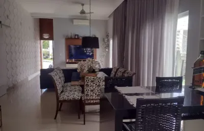 Linda casa condomínio terras do vale com três suítes e piscina