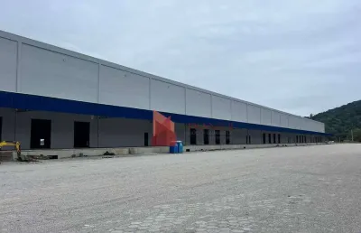 Aluga-se armazém 50.000 m² condominio fechado em itajai/sc.