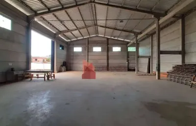 Locação: galpão com pátio para transporte de cargas pesadas.