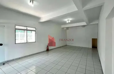 Sala comercial térrea disponível para locação no centro de itajaí.