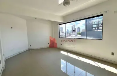 Sala comercial disponível para locação no centro de itajaí.