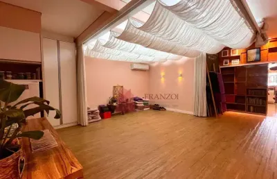 Sala comercial térrea com estrutura completa e mobiliada no centro de itajaí/sc