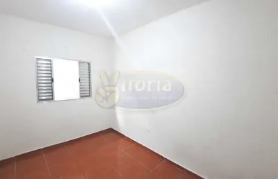 Casa com 2 quartos para alugar no Jardim Ruyce, Diadema 