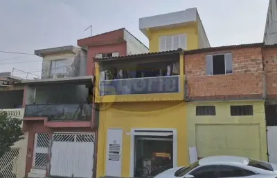 Sobrado com 2 casas e salão comercial ótimo para renda