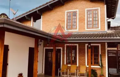 Casa espaçosa e arejada , a venda no centro de ubatuba - sp