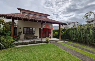 Sobrado com 05 dormitórios , a venda no bairro do itaguá - ubatuba