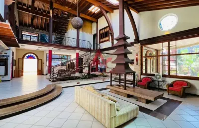 Casa a venda em condominio na praia do prumirim com 10 suites ao lado do mar