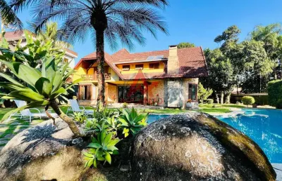 Casa a venda em ubatuba com 4 suítes região central