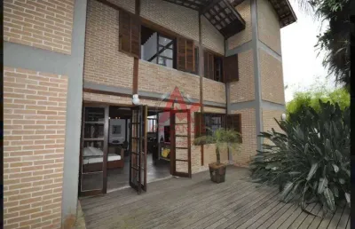 Casa a venda em condominio fechado na praia da lagoinha com 03 suites