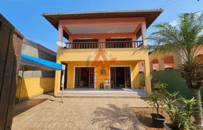 Casa com 4 dormitórios e amplo quintal em ubatuba/sp