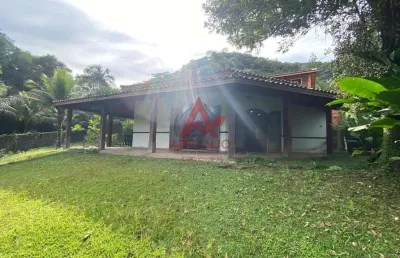 Casa a venda em condominio fechado na praia da lagoinha com 04 dormitorios e um terreno total de 746m²