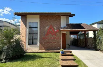 Sobrado a venda mobiliada em condomínio fechado - ubatuba-sp