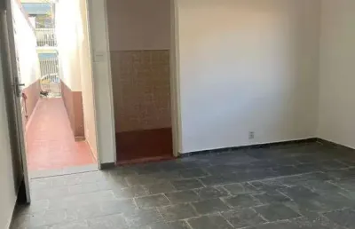 Casa reformada com 1 dormitório, quintal e edícula no cambuci!