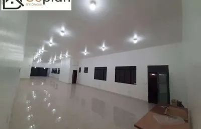 Excelente salão comercial, 2 banheiros, 2 vagas, 228m