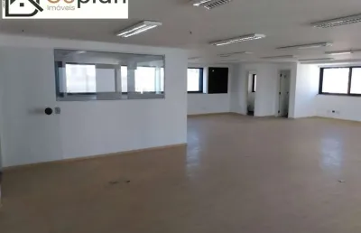 Excelente conjunto comercial, sala de 130m, 4 banheiros e 4 vagas.
