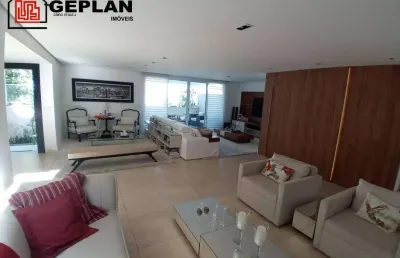 Excelente casa totalmente reformada, 3 dor, sendo 4 suítes, 4 vagas, 400m
