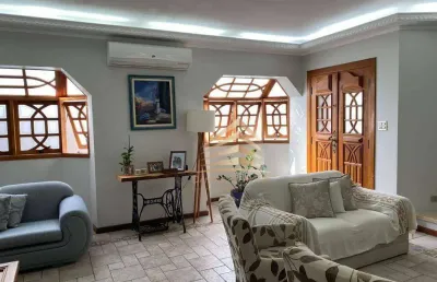 Sobrado á venda com 3 dormitórios, 1 suíte,  4 vagas, bom clima guarulhos.