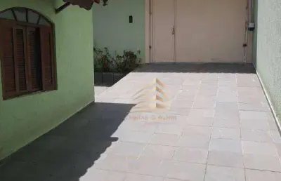Casa em bonsucesso com 3 dormitórios, 2 salas, vaga para 3 veículos