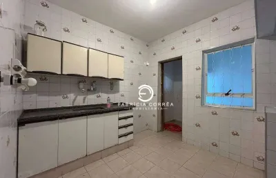 Sobrado amplo com 5 dormitórios e estrutura versátil