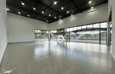 Ponto comercial amplo com estrutura completa para o seu negócio
