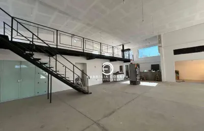 Ponto comercial com estacionamento amplo e casa de apoio