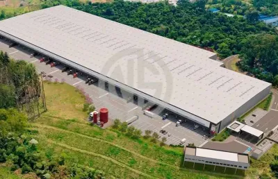 Alugue agora mesmo este amplo pavilhão logístico com 3137