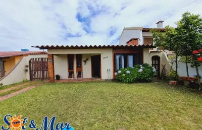 C908 casa à venda, próximo ao mar no centro de imbé