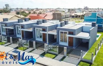G6 geminadas de alto padrão próximo ao mar no centro de imbé