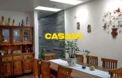 Sobrado com acabamento de alto padrão, suíte master com closet e banheira de hidromassagem