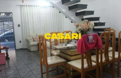 Sobrado com 3 dormitórios, área gourmet e quintal amplo no jardim do mar