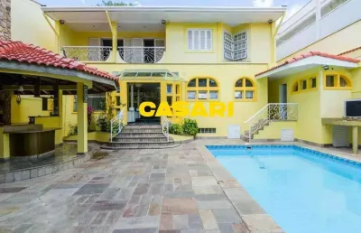 Sobrado alto padrão com piscina, 3 suítes e 5 vagas à venda – chácara inglesa